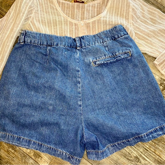 Old Navy Blue Jean Shorts - Picture 4 of 12